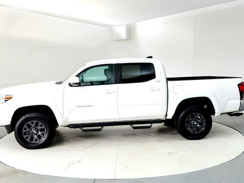 Certified 2023 Toyota Tacoma SR5 AWD/4WD image 3