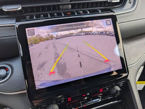 New 2025 Jeep Grand Cherokee Limited w/ Black Appearance Package image 25