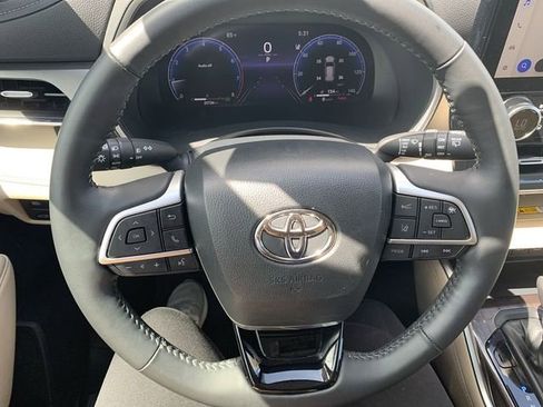 Used 2023 Toyota Highlander Limited AWD/4WD image 19