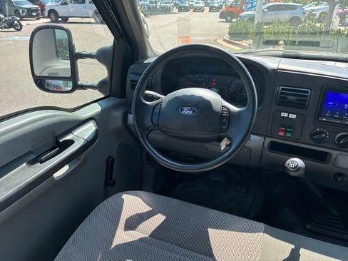 Used 2005 Ford F250 XL RWD image 16