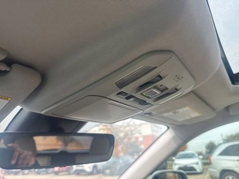 Used 2022 Toyota Highlander XLE image 18