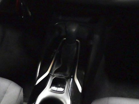 Used 2020 Toyota Corolla LE image 6