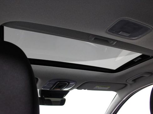 Certified 2025 Hyundai Elantra SEL FWD image 23
