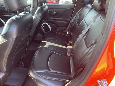 Used 2018 Jeep Renegade Latitude w/ Cold Weather Group image 6