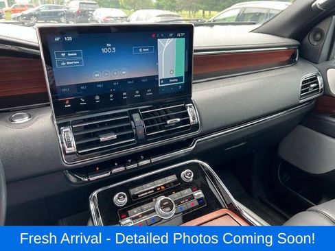 Used 2023 Lincoln Navigator L Reserve w/ Equipment Group 201A AWD/4WD image 12