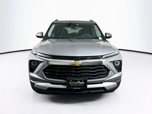 Used 2025 Chevrolet TrailBlazer LT FWD image 2