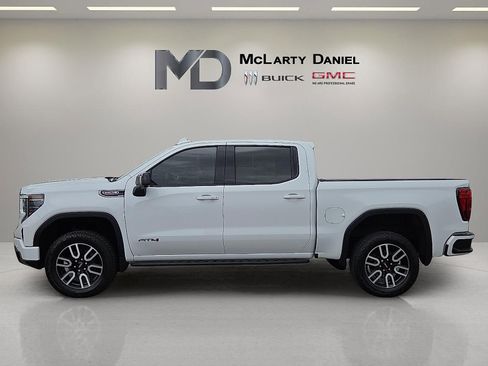 Used 2025 GMC Sierra 1500 AT4 w/ AT4 Premium Package AWD/4WD image 3