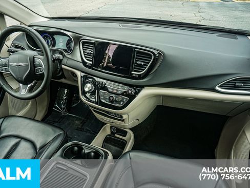 Used 2023 Chrysler Pacifica Touring-L FWD image 24