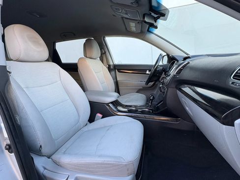 Used 2014 Kia Sorento LX image 25