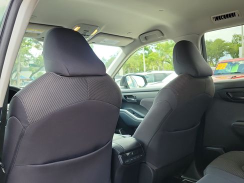 Used 2023 Toyota Highlander LE FWD image 14