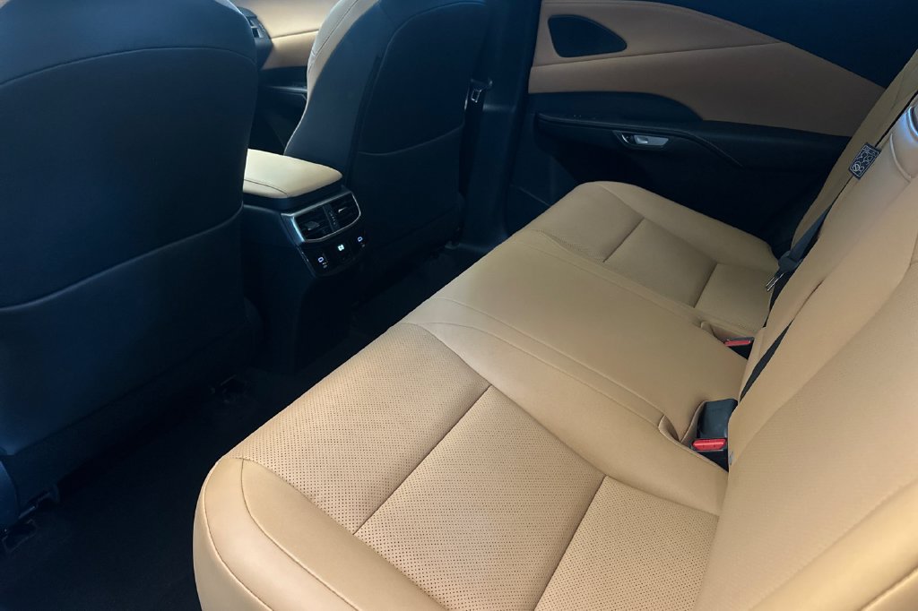 Certified 2025 Lexus RX 350 FWD w/ Accessory Package image 12