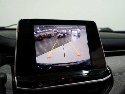 Used 2025 Jeep Compass Latitude image 27