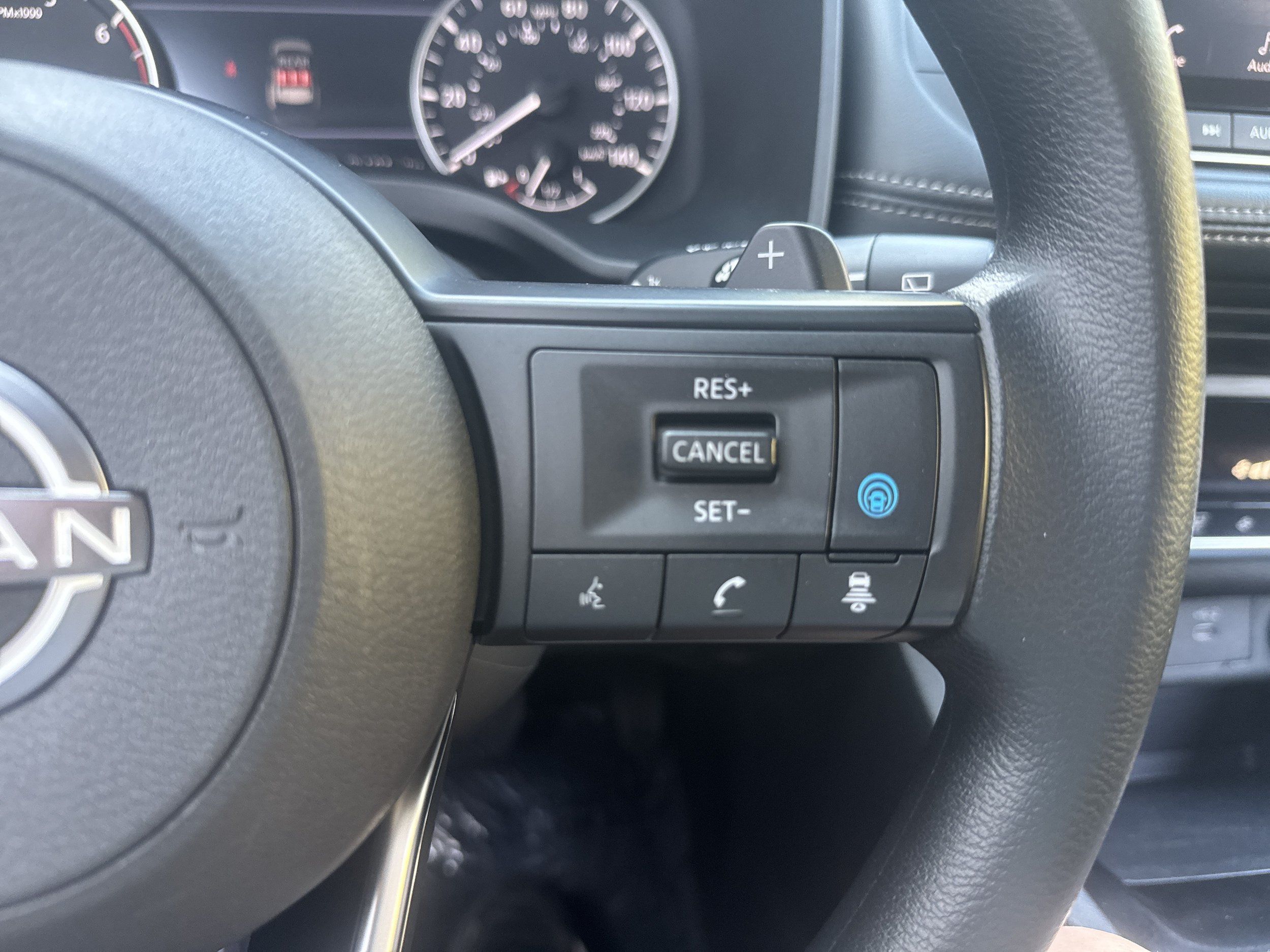 Used 2024 Nissan Rogue SV AWD/4WD image 14