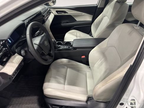 Used 2025 Toyota Camry XLE image 10