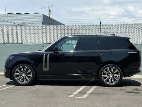 Used 2023 Land Rover Range Rover SE AWD/4WD image 2