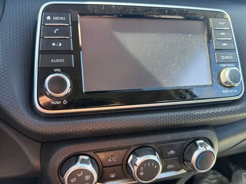 Used 2023 Nissan Kicks S image 9