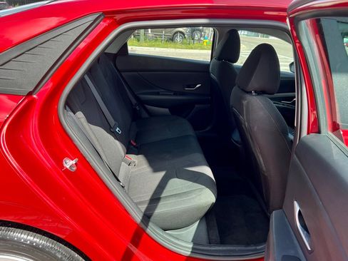 Used 2021 Hyundai Elantra SE FWD image 20