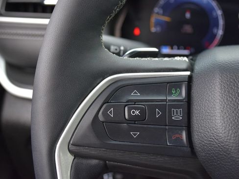 Certified 2024 Jeep Grand Cherokee Altitude AWD/4WD image 16