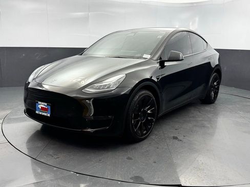 Used 2022 Tesla Model Y Long Range image 2