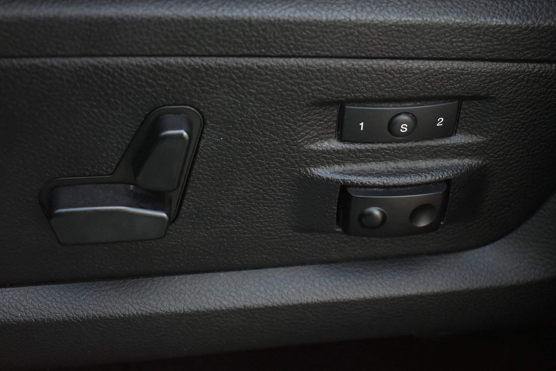 Used 2016 RAM 1500 Laramie AWD/4WD image 14