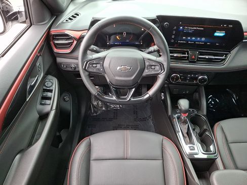 Used 2025 Chevrolet TrailBlazer RS w/ Convenience Package AWD/4WD image 11