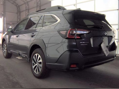 Used 2025 Subaru Outback Premium AWD/4WD image 31