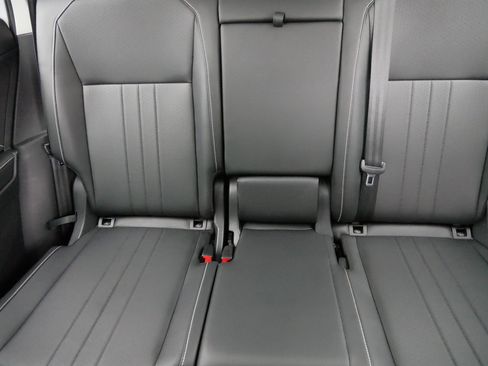 Certified 2024 Volkswagen Tiguan SE w/ Panoramic Sunroof Package image 13