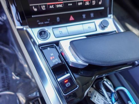 Used 2024 Audi Q8 e-tron Premium Plus w/ Premium Plus Package image 17