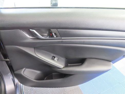 Used 2020 Honda Accord EX image 32