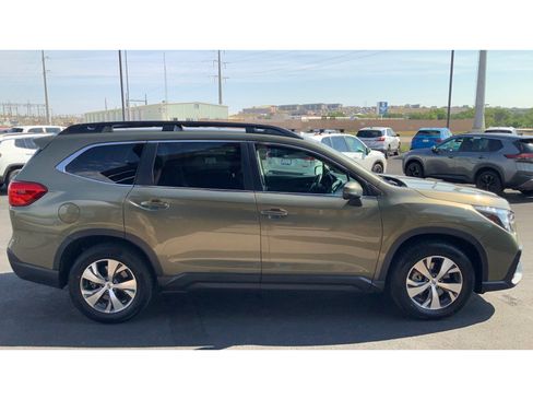 Used 2023 Subaru Ascent Premium w/ Convenience Package AWD/4WD image 5