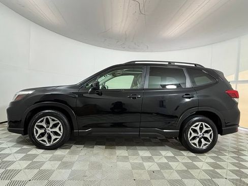 Used 2019 Subaru Forester Premium AWD/4WD image 4