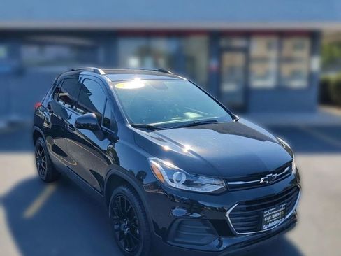 Used 2022 Chevrolet Trax LT w/ Midnight Edition image 1