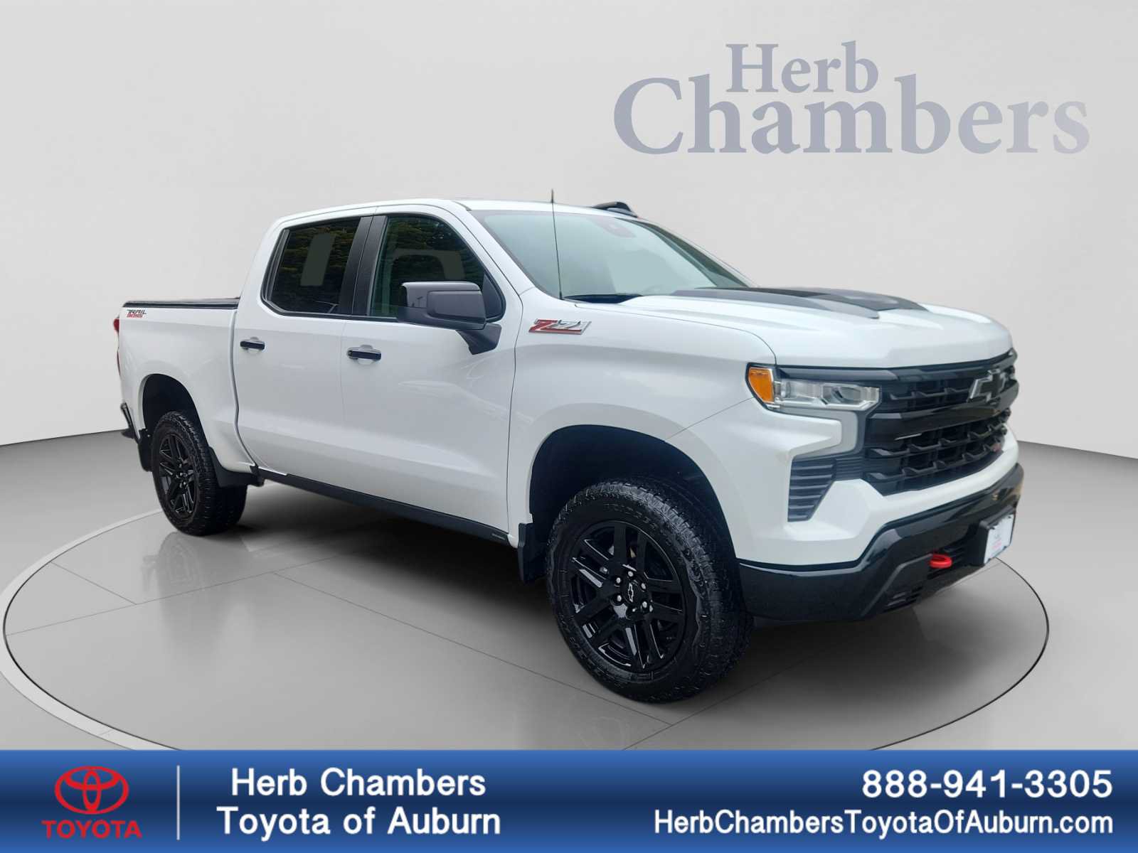 Used 2025 Chevrolet Silverado 1500 LT Trail Boss AWD/4WD image 1