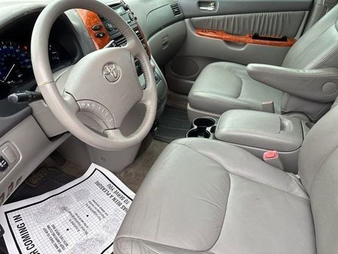 Used 2009 Toyota Sienna XLE image 11