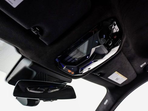 Used 2025 BMW M5 w/ Carbon Package image 43