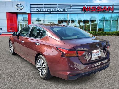 Used 2024 Nissan Altima 2.5 SV image 3