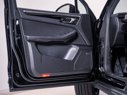 Certified 2025 Porsche Macan image 25