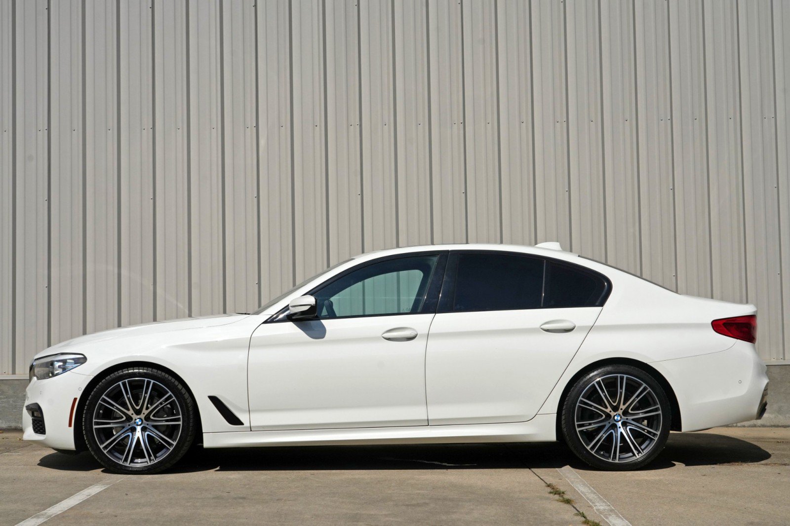 Used 2019 BMW 540i w/ M Sport Package RWD image 9