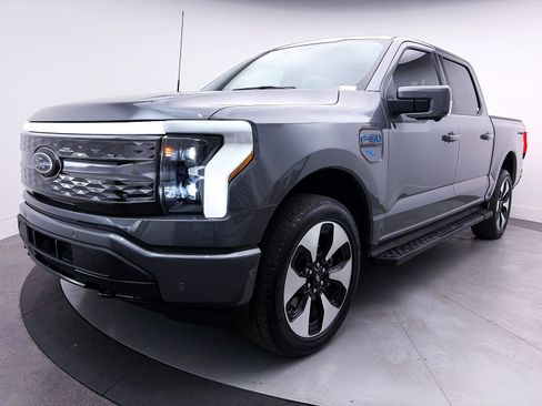 Used 2023 Ford F150 Lightning Platinum image 14