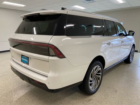 Used 2025 Lincoln Navigator L Reserve image 7