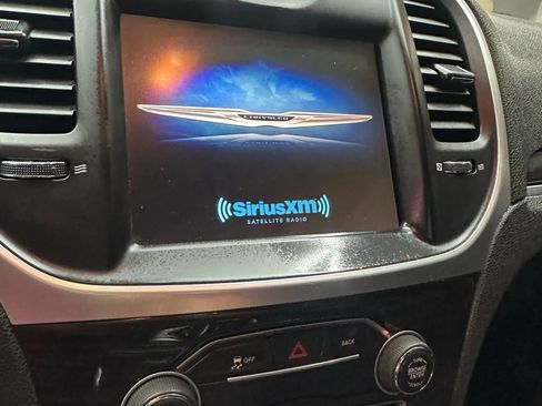 Used 2016 Chrysler 300 Limited image 14