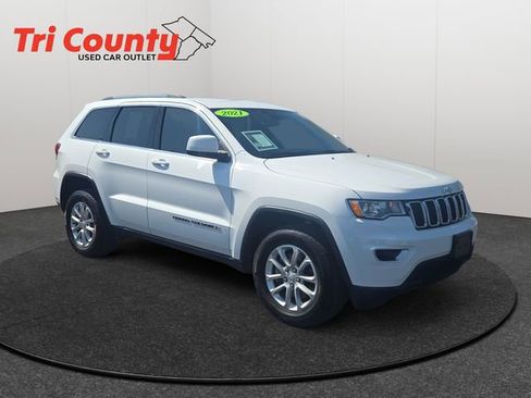 Used 2021 Jeep Grand Cherokee Laredo image 1