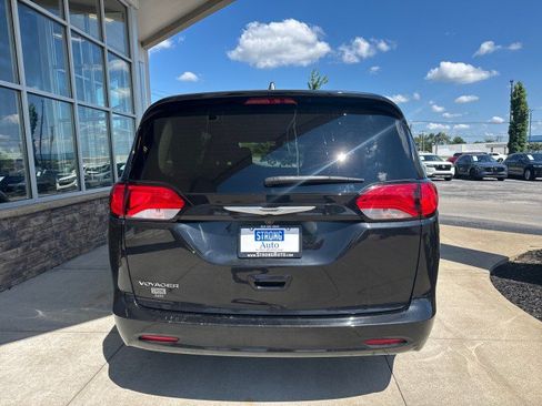 Used 2021 Chrysler Voyager LX FWD image 4