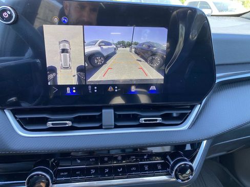 New 2026 Chevrolet Equinox LT w/ Convenience Package II AWD/4WD image 12