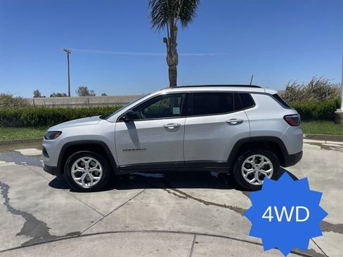 Used 2024 Jeep Compass Latitude AWD/4WD image 5