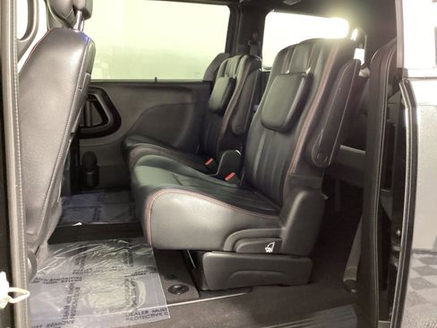 Used 2019 Dodge Grand Caravan GT image 28