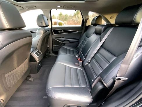 Used 2019 Kia Sorento SX image 21