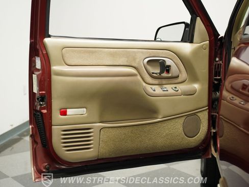 Used 1998 GMC Sierra 1500 2WD Extended Cab w/ Imagemax Pkg image 36