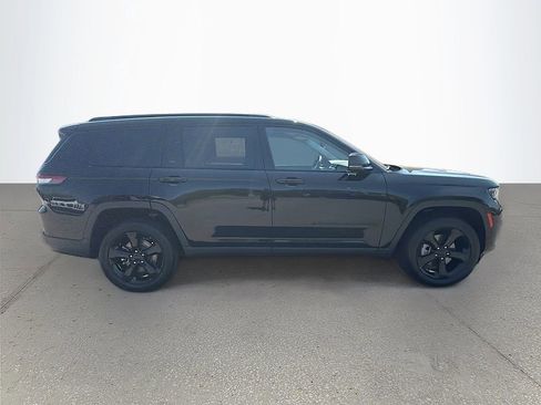 Used 2023 Jeep Grand Cherokee L Limited w/ Black Appearance Package image 3