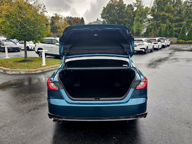 Used 2025 Toyota Camry SE FWD image 10
